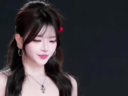 Lw雨姐舞资舒展,灵动自然,洒脱大气@Lw·小雨🌧️ #自律传媒 #lw女团 #舞台混剪