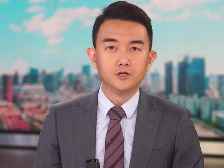 金价飙升 11年前狂购黄金的中国大妈解套了 #主播说新闻 #金价 #中国大妈