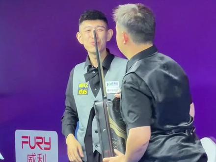 秦利文战胜孔德京 #秦利文 #秦利文vs孔德京 站到乔氏五百万比赛的赛场的都是英雄。比赛面对的不仅是当天的手感打法和状态,还有自己内心深处的坚持,你们想说些什么呢:#乔氏大师赛 #秦利文晋级