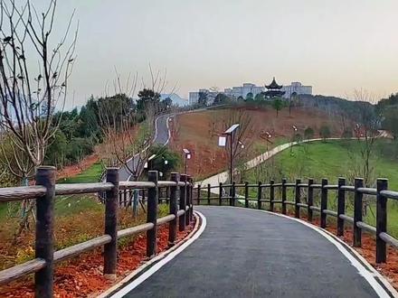 盼了十年的鹞山公园终于快要建成了#铜陵市鹞山公园#城市风景一角#鹞山公园#鹞山公园在建中