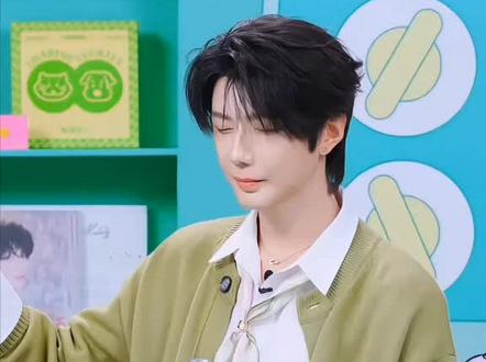 #谁的综艺dna动了 #郝熠然#云旗商务 巧克力snackpaper直播,真甜!蛋糕吃的也甜!巧克力也甜!饼干也甜!