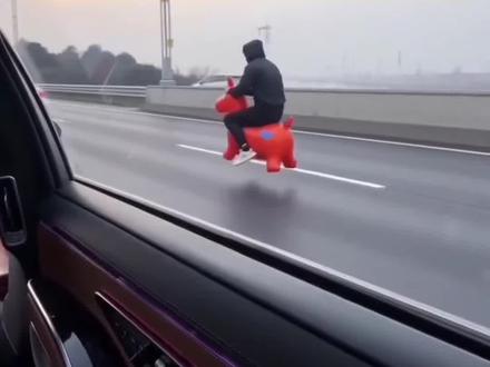 跳跳马玩具上高速 充气马跳跳马上高速视频 跳跳马上高速第一视角 ai骑马特效拍同款 跳跳马原视频 骑玩具马上高速视频 跳跳马上高速 跳跳马玩具能跑多快 跳跳马玩具玩法 跳跳马上高速第一视角视频 骑跳跳马上高速后续 骑充气跳跳马过年回家视频 骑跳跳马回家 跳跳马上高速怎么玩 跳跳马上高速第一视角 跳跳马上高速真实体验 跳跳马上高速原视频 高速上骑玩具马视频 骑玩具马在路上 骑充气跳跳马回家过年 高速骑玩具马完整视频 最近很火的玩具马 高速玩具车第一视角 玩具马的视频大全 玩具高速视频 玩具马高速骑行玩具 跳跳马上高速图片 跳跳马上高速动态 跳跳马上高速背景 跳跳马上高速教程 跳跳马上高速怎么拍 跳跳马上高速搞笑 跳跳马原视频 充气跳跳马 充气跳跳马上高速 跳跳马玩具上高速骑玩具第一视角高速 骑玩具马上高速后果 #骑玩具跳跳马上高速 #骑玩具跳跳马上高速ai #充气跳跳马 #剪映