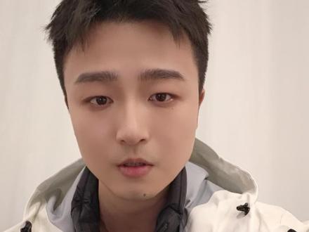 李飞你起飞了,我怎么办 你叫李飞,我连名字都没了。#星动营业中