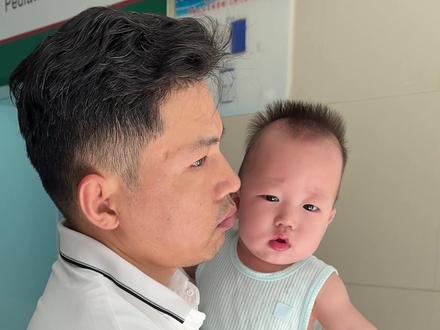 安安感冒了,红红心疼的不行 #真实生活记录