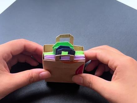 正方形纸折个礼物袋#折纸教程 #礼物袋折纸