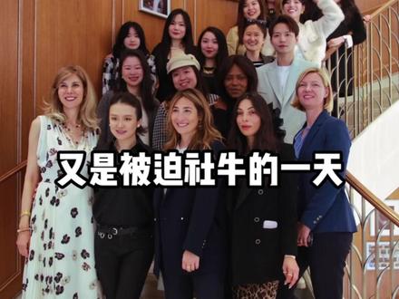 在巴黎与@比例Billie 和@Julia美宜 还有比例的小朋友@比例呢 共赴一场浪漫的早餐,起一大早收拾出门,这值得吗………………………#巴黎 #蒂凡尼的早餐 #巴黎蒂凡尼 #西装杀 #浪漫早餐