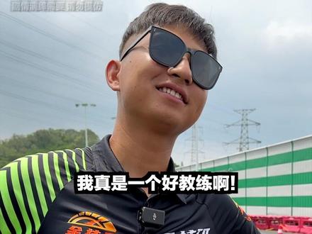 你们在遇到红绿灯,一般怎么停车?#摩托车 #金技研 #安驾培训