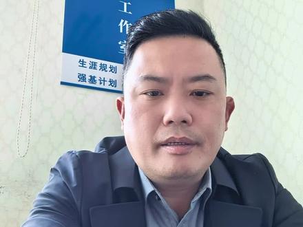 综合素质评价五个维度是思想品德、学业成就、身心健康、艺术素养、社会实践。
1、思想品德:主要考察学生爱党爱国、理想信念、诚实守信、仁爱友善、责任义务、遵纪守法等践行社会主义核心价值观方面的表现。
2、学业成就:主要考察学生知识技能、学习能力、学业情感等方面的情况。重点记录学生必修课程与选修课程学习内容和成绩,研究性学习表现与成果等。
3、身心健康:主要考察学生健康生活方式、体育锻炼习惯、身体机能、运动技能和心理素质等方面的情况。
4、艺术素养:主要考察学生在审美情趣和人文修养等方面的发展情况。重点记录学生在艺术、人文等方面的兴趣和特长,以及参加艺术活动的过程和成果,特别是在传承中华民族优秀传统文化方面的表现。
5、社会实践:主要考察学生在社会生活中动手操作、体验经历等情况。重点记录学生社会场所开展参与实践活动的内容、次数、持续时间及收获等。#教育 #综合素质