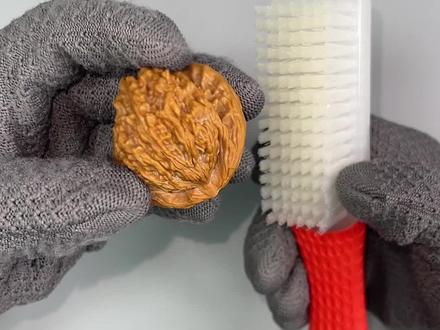 #文玩刷子 #刷核桃正确方法 #纳米刷 #文玩爱好者 #文玩核桃 刷核桃的常见三种方法!方法对了,才会事半功倍!