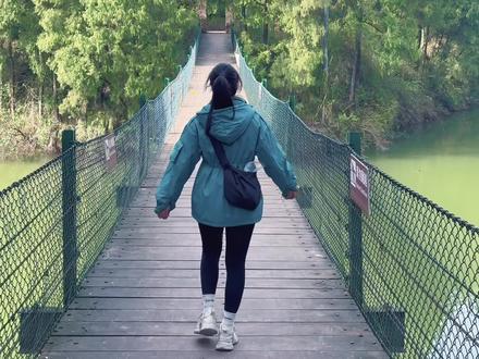 因宣传不足被遗忘的南充凌云山,给大家分享两条凌云山小众徒步路线,可以欣赏到湖泊、吊桥、竹海、山色等美景!#四川南充