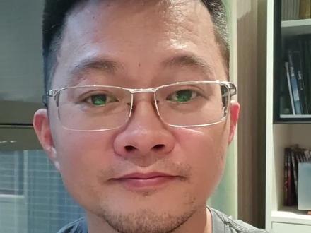 蜕变第九更 聊聊潮汕话电影《给阿嫲的情书》
普通人的奋斗日常
普通人的情感日常
细腻真是的生活
细腻真是的情感
真的不像电影
就像是实实在在的生活场景
发生在你我身边