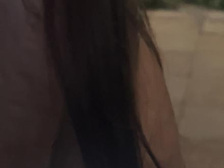 现在是2025年5月14日,距离高考还有24天,记得去年这个时候我和正在为高考拼搏的大家一样,焦虑,寝食难安,失眠,甚至痛苦,因为我的压力不只有学习,还有很多其他不开心的事情,但是最大的焦虑还是盯着成绩单上原地踏步的数字,每天的考试,老师在晚自习22:45分下课之后说成绩贴在后面墙上,望着那三位数,是无尽的叹息和失眠的挣扎,同样的题型,日复一日的练习并没有任何的起色,我不敢停下,我记得我再累也不敢合上的眼,记得我暴瘦的十斤,记得那张蜡黄像是被吸干阳气的脸,记得最后一个月集训不敢见爸妈怕情绪失控的自己,我不是天赋型选手,甚至是一个拼尽全力也赶不上别人的普通人,有的人睡了一节又一节成绩依然在上游,而我只能一次又一次怀疑自己,我质疑自己的学习能力,怀疑自己的学习方法是否正确,高三的最后一百天像开了加速器,一眨眼就来到了最后阶段,我无法在短时间内改变自己的学习习惯,我只能拼命在能力范围内拼命挣扎,我不敢喊苦,不敢喊累,因为大家都知道,如果结果不尽人意这一路的坎坷和艰辛都不算数,可是亲爱的同学,如果人只在意结果那人生也太无聊了,记得去年支撑我的一句话是“请享受无法回避的痛苦”,既然没办法绕行那就撞破眼前这面墙,大不了头破血流。 那我来说说最后的结果,位于普通班的我一直在中下游雷打不动的成绩虽然使我焦虑,但是我依然没有停下,政治七本书加上资料八本我背了两遍,既然数学学不会那就下手别的学科,所有的考试我都以最好的状态写满文科每张卷子,我不空,总有一分是我的,大家总说高考的分数比平常要好很多,但是我不相信天上掉馅饼,直到我出分的那一天我比平常高出了大概八十分,即使我分数没有很高,但是每一分都是我付出了巨大努力而得来的,一模二模三模从来没上过本科线的我高考分数也在本科线上,因为是擦线所以依然没有很好的本科上,虽然我现在是专科,但我依然很满意自己,对得起自己的每一滴眼泪,对得起我没睡着的每一个夜晚。我并不是个例,别放弃,不到最后一刻都别放弃,看到学弟学妹们和我一样因为高考而烦恼,而流泪,而痛苦,我想说,我懂你们的每一滴眼泪,文字可能没有那么绚烂,但我想告诉你人生的容错率超出你的想象,高考是天大的事,可我们本身是自己天的中心,对得起自己就好,希望看到的每一个你都能睡个好觉#高考 #自洽 #校园里的精选#查分时刻