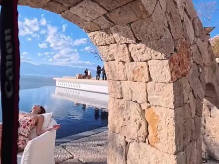 满屏大长腿#大理 #山河万朵 #文笔村 #大理约拍 #咖啡店