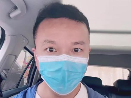 卧底掌握在湖南双峰县辖区组织偷渡买卖外籍女性诈骗团伙,
根据线索,在湖南娄底双峰县甘棠镇,有人组织境外女子偷渡到云南后,以8万价格卖给湖南娄底双峰县的中介,双峰当地中介再以近20万价格,卖给当地大龄青年做媳妇,而这些娶到的外籍媳妇,不到3个月就逃跑了。交易期间,中介与买家还签订所谓的“婚介协议书”,且只收现金。
逃跑后的买家也向当地有关部门举报过,但说是双方自愿的,只能协调,为此助长了这个团伙更加肆无忌惮!
为了进一步取证,我卧底接触到这个中介团伙,他们分工明确,反侦察能力极强,我数次差点暴露。
在取得他们的信任后,今天抵达双峰县,辗转3地后,在双峰县城见到了在当地上游中介及待出售的缅籍女性后。
现场向当地有关部门举报,有关部门抵达现场查获了两名中介及2名待出售的外籍女子。
根据线索,这个中介团伙的上线将另一批境外女子已运入云南境内。
在这里,公开肯定湖南方面,彻查深挖,不能再协调,要打击整个链条!
再次提醒大家,偷越边国境、组织运输、介绍容留、买卖交易非正常渠道入境女性涉嫌违法。
同时也告诫大家,所谓花钱就能买来的东南亚媳妇,有被诈骗的风险,致使人财两空,要警惕#上官正义