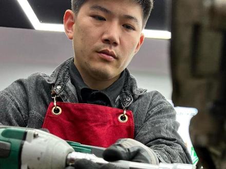 冬天开车正确的热车方法,教你更好的保护发动机#冬天热车正确方法 #汽车保养与维修 #苗师傅修车