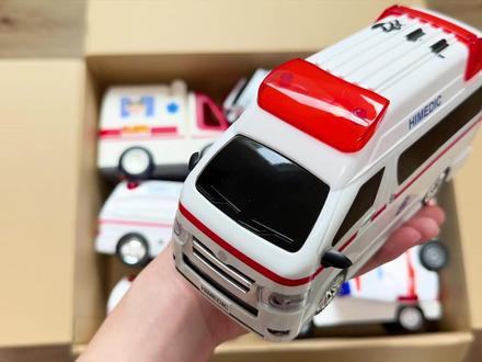 救护车在山上进行紧急驾驶测试 #儿童玩具