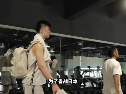 奔袭3万里辗转五趟飞机!男篮移动长城的家国情怀有多令人动容? #余嘉豪 #姚明 #周琦 #王哲林 #篮球