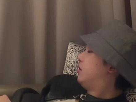 这孩子对下颚线是有什么执念?!#帅爆了 #峰峰疯了