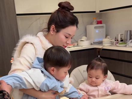 我这儿子真的大直男,别人靠近跟他玩 他都不理的,服咯。哈哈哈#人类幼崽的日常