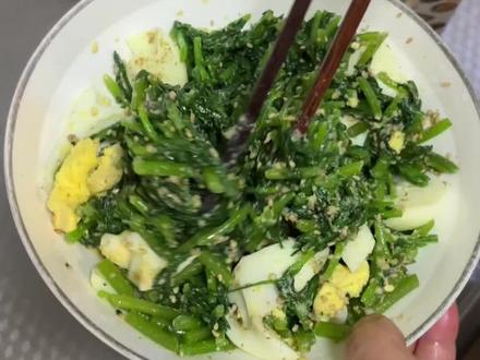 给胖儿子做个#减脂餐 #蒸菜 蒸茼蒿,非常的好吃