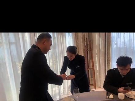 #酒桌礼仪 #山东酒文化 #酒桌 正确的敬酒站位你知道吗?