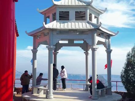 大年初一第一爬 鼎梅山小西天 依旧上山一个半小时 下山半小时 现在小西天路修的也太好了 都是台阶比之前更省时间真的不错#大好河山一起打卡 #烧香祈福 #一起看风景 #爬山 #户外