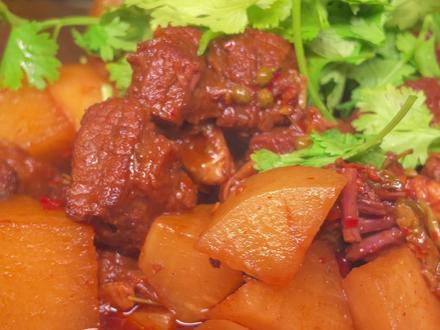 深夜不打烊,聚美好时光。红烧牛腩,辣子鸡丁搞起来 #抖音美食推荐官#新农人计划2023 #美食