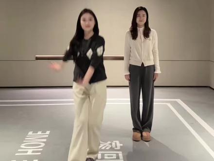 内个内个哈达 内个内个哈~#滑溜溜海豹舞 #洗脑了 #憋笑挑战 #抽象艺术 #和姐妹一起拍