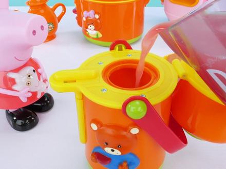 佩奇DIY多口味果汁饮料!邀请奥特曼家族做客!