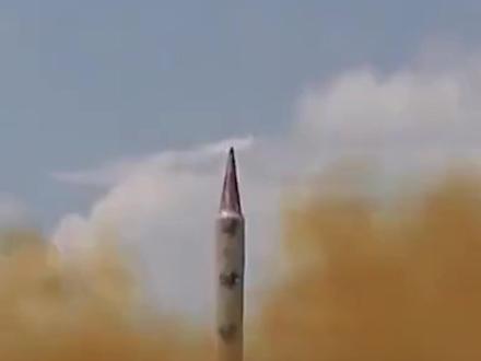 抖音首发|四枚导弹打击美航母情况 大家关注的美军林肯号航母遭弹道导弹打击事件,情况是这样的:起因是伊朗革命卫队在声明中提到,林肯号航母遭四枚弹道导弹袭击,原文只说航母遭遇袭击,至于袭击到什么程度,航母是否丧失战斗力,原声明中并没有指出。与此同时,美军中央司令部也发布声明,这是原文,称林肯号没有被击中,并指出伊朗发射的导弹没有接近目标。#时代的荣耀 #全球创作者计划 #零基础看懂全球 #春节世界观察