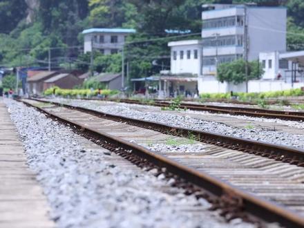 广西凭祥,调车员高温下坚守岗位 全力保障中越班列 #暑期 #炎热 #我的铁路风景 #越南 #国际列车