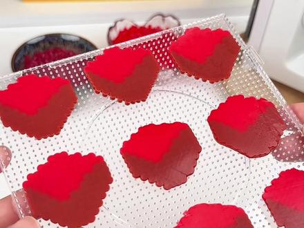 放假在家跟孩子玩拼豆霉豆腐吧!让她开心一整天~ #拼豆 #拼豆霉豆腐 #拼豆豆手工 #过家家玩具 #手工diy