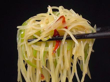 好吃又下饭,这样做的酸辣土豆丝就是不一样#跟着抖音学做菜 #酸辣土豆丝