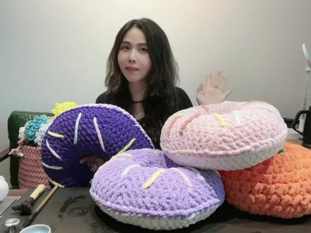 甜甜圈抱枕0基础编织教学视频--徒手圈圈线教程 #手工DIY #毛线编织 #居家好物