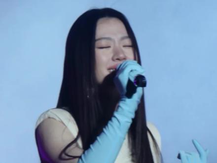 不是吧?唱成这样也能开演唱会? #单依纯 #单依纯演唱会 #纯妹妹 #倒嗓 #哨音