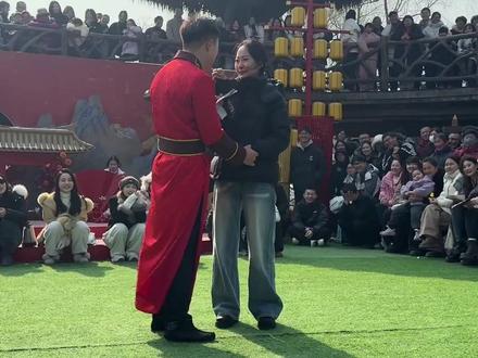 她哭的那一瞬间她的故事有了#万岁山沉浸式互动体验封神 #万岁山武侠城#万岁山韦小宝 #剧情