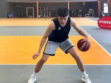 两个动作教你轻松扣篮#扣篮教学 #篮球 #控球 #弹跳力 #篮球教学