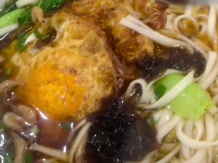 鸡蛋挂面《不吃外卖,自己做饭的第49天》#真实还原 #家的味道 #挂面的神仙吃法