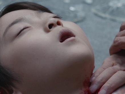 #非凡医者医生为救人当街开胸 陈辉在上班路上碰到受伤的小男孩,他凭借专业的医学素养迅速判断出了病因 #非凡医者