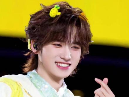 对宋亚轩是山东人又有了实感 @时代少年团-宋亚轩 的情商我是佩服的,即干了想干的,也没得罪#李飞