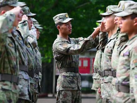 入伍后如何才能当班长?
#新兵 #义务兵 #班长 #参军知识 #部队