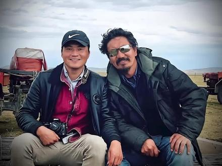 海拔3500米的高原,护草治沙近20年。这对叔侄,如何拯救“下一个民勤”?
#黑土滩 #若尔盖草原 #草原治沙 #中国沙漠消失 #牦牛绒 #江南布衣#你见过草原得“癌症”吗