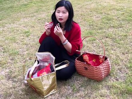 #抱富枣 去核大枣里面是糯叽叽的血糯米,上面有两颗夏威夷果,不腻不齁,越吃越上头!#好吃到停不下来