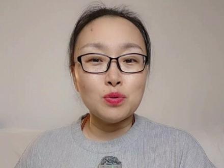 57岁大衣哥翻红 行程满满当当 网友:他儿子真的是人生大赢家。望父成龙。父亲也确实成龙了。#大衣哥朱之文 ##朴素 #大衣哥 #敬业