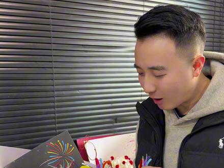 最近超火的烟花花束,扭扭棒🎆花制作教程,简单易操作#花束教程 #跨年花束 #花店#花店知识