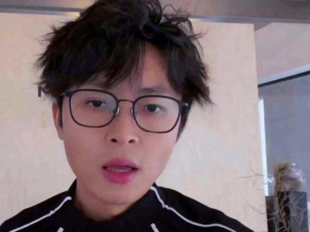 别再问BIGBANG什么时候回来了,2026年,就是VIP们的本命年!刚结束的首尔场三个人同台的火爆场面你们也看到了,那只是个开始。 #权志龙 #BigBang #GD权志龙 #bigbang演唱会 #权志龙成都媒体展