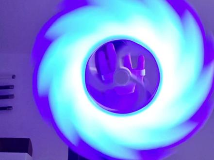 手搓八分光轮哈哈,有了这个还要啥特效啊,这个简直就是特效,三挡灯光了亮度,灯做第二的时候我换成彩色,然后材料也换成透明的,这个只是试做哈哈牛逼#奥特曼#八分光轮#初代奥特曼 #光之巨人 #3d打印