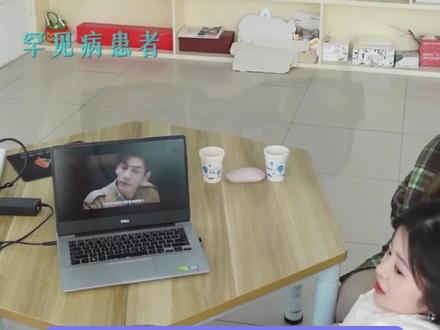 或许这就是影视媒体的力量,通过作品让更多的人能够认识帮助#罕见病 群体,就很有意义了。#治愈系恋人 #罗云熙 #章若楠 #现实版顾云峥和苏为安