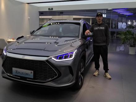 估计#比亚迪 自己也没想到,#比亚迪宋plus 和#比亚迪宋pro 居然成为了销冠车型中彼此内卷的产品,今天咱就聊聊海洋和王朝网的宋有何不同