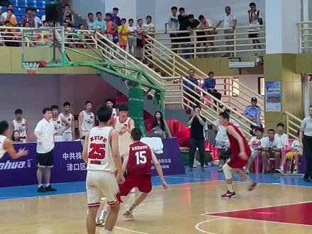 来自“回浦魔兽”的“真.隔扣”#篮球🏀 #抖音篮球季 #回浦中学 #高中篮球#无处不篮球渌口正青春 @渌口发布